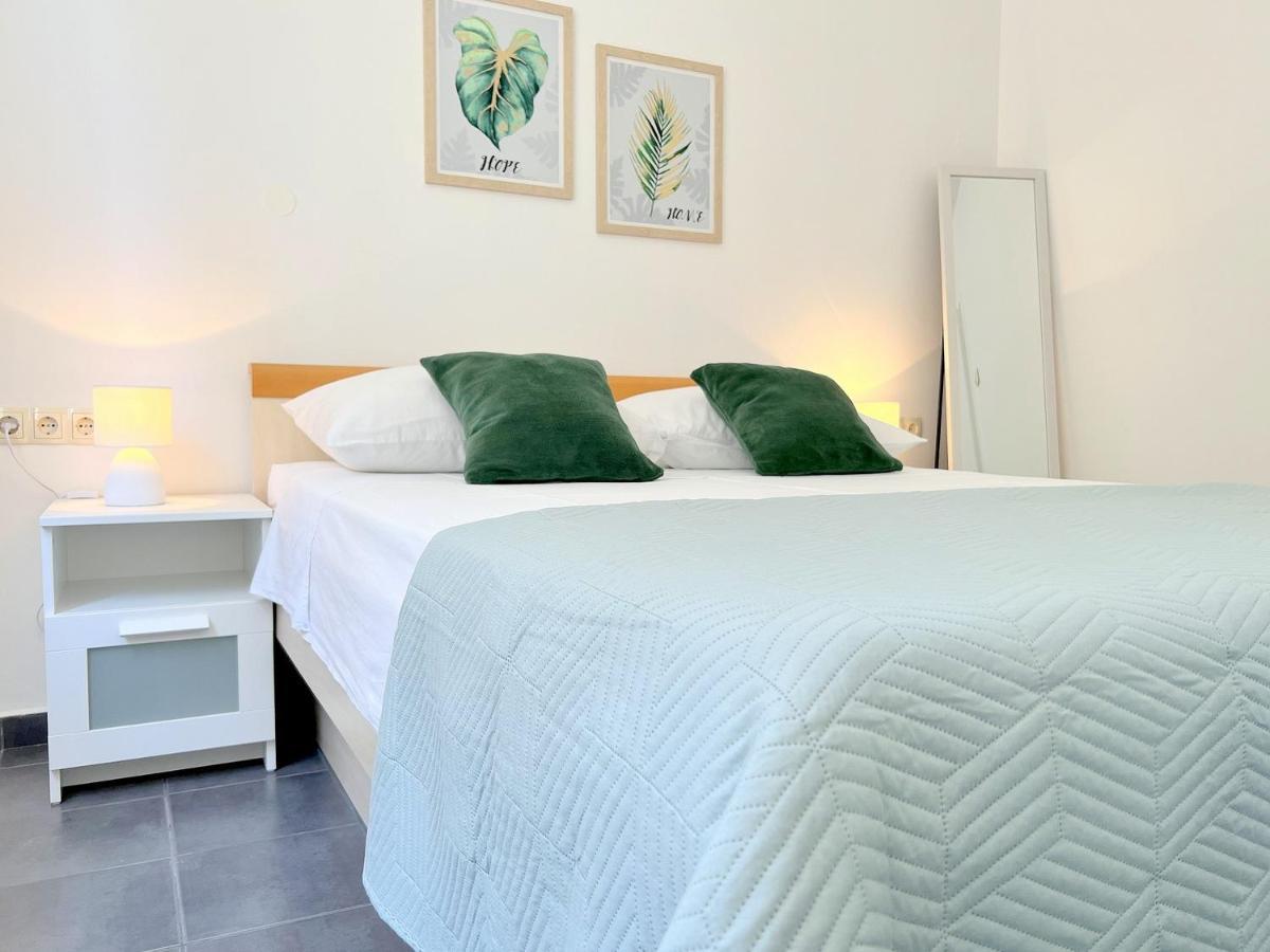 Rab City Apartment Greeny Rab Town Eksteriør bilde