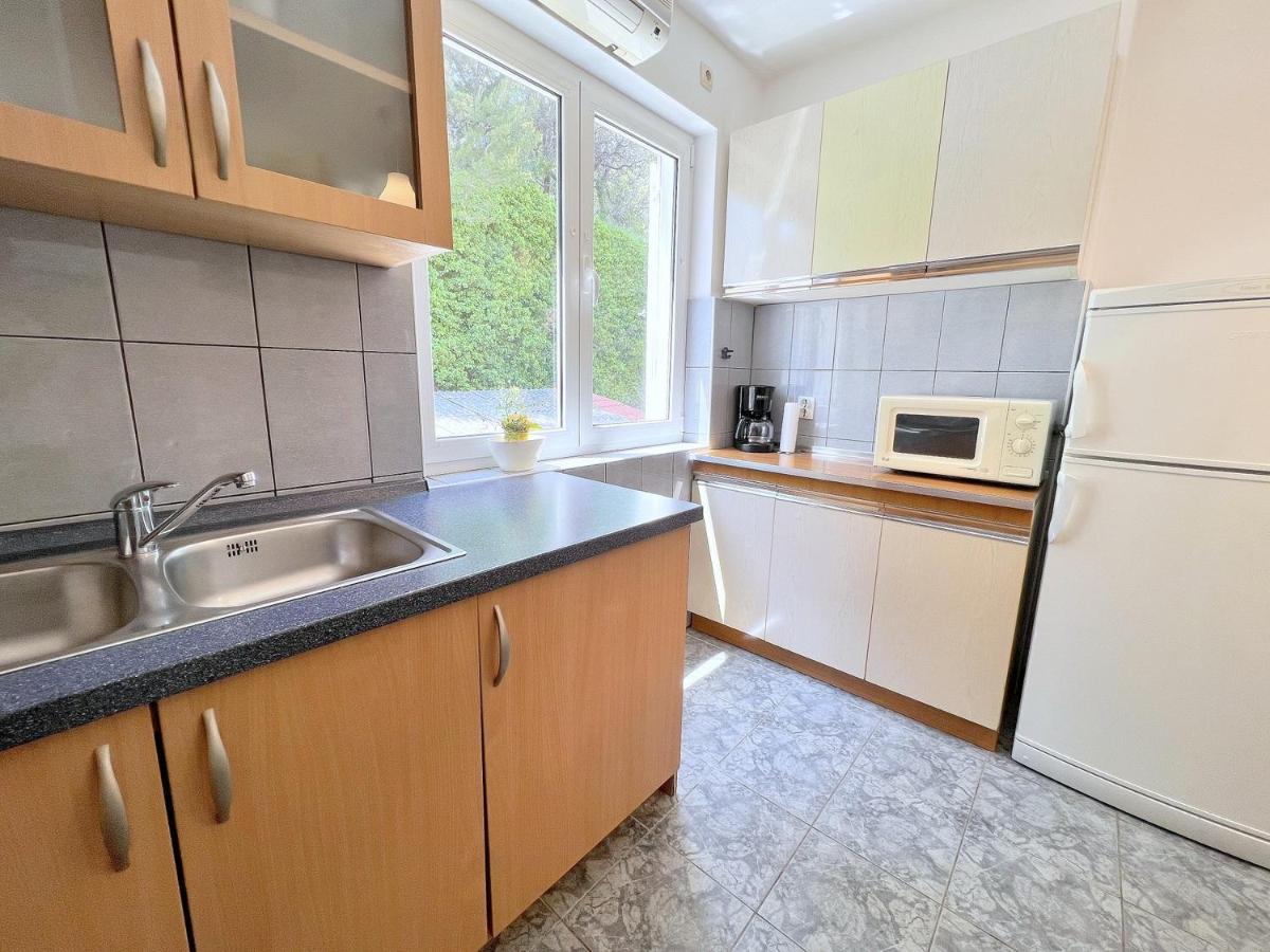 Rab City Apartment Greeny Rab Town Eksteriør bilde