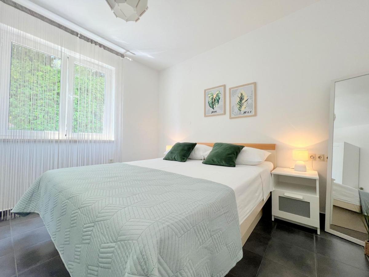 Rab City Apartment Greeny Rab Town Eksteriør bilde