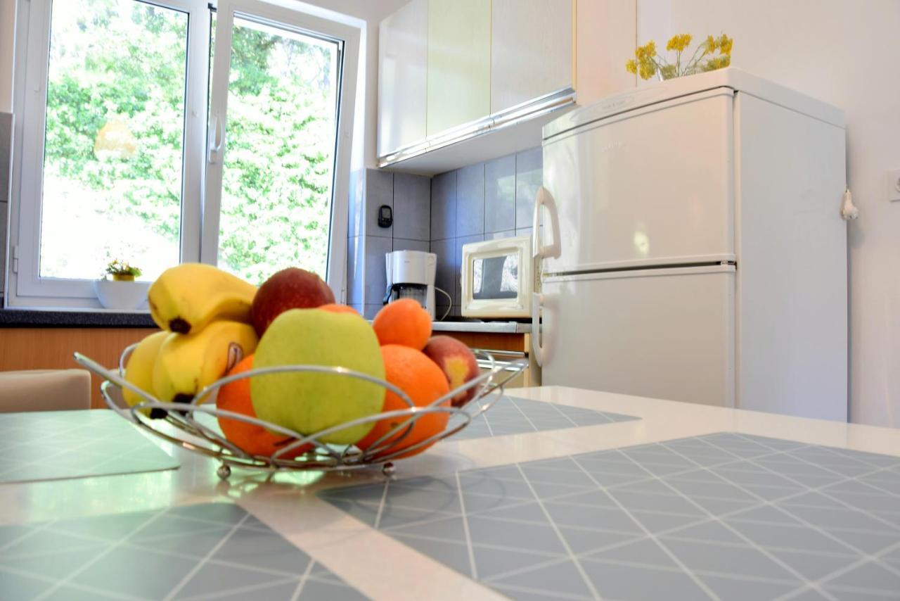 Rab City Apartment Greeny Rab Town Eksteriør bilde