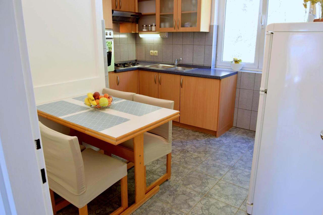 Rab City Apartment Greeny Rab Town Eksteriør bilde