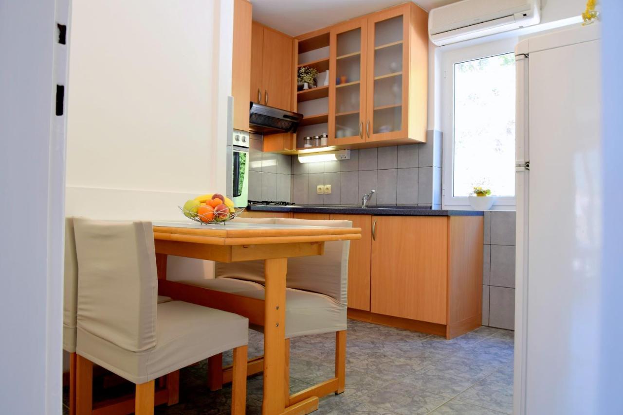 Rab City Apartment Greeny Rab Town Eksteriør bilde